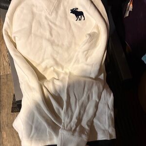 Abercrombie & Fitch White Sweater with Navy Logo